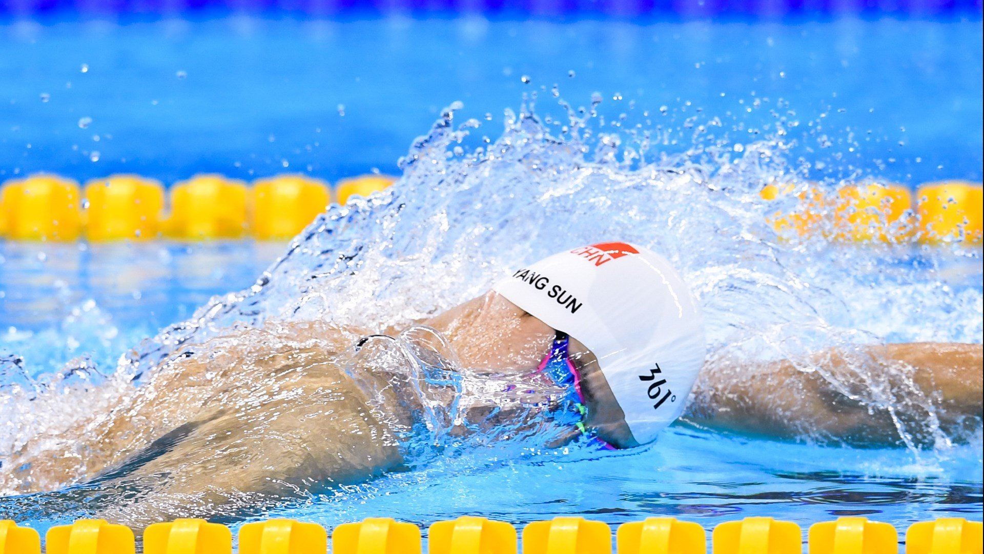 _光影奇幻赛：灯光炫彩中的精彩比拼_，奇幻光影嘉年华